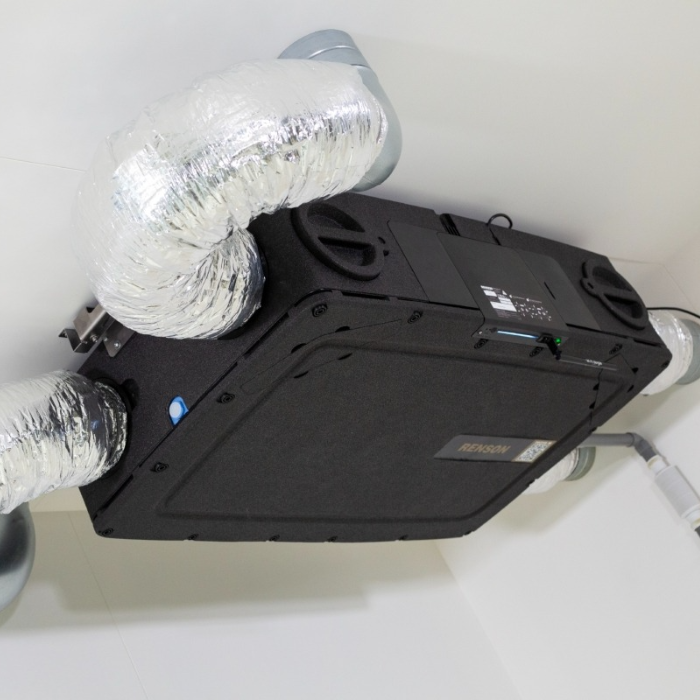Renson Flux+ flat 225- 225 m3/h - s integrovanými senzormi vlhkosti, CO2 a VOC